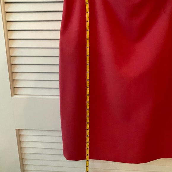 Tahari Elegant Salmon colored Suit, lined, like new. - Picture 5 of 6